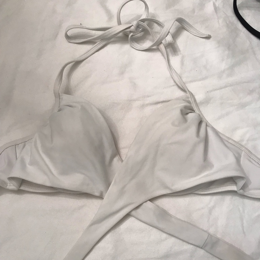 VS criss-cross bikini top